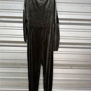 Elegant Black Velvet Jumpsuit